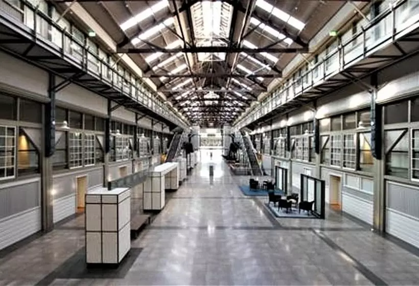 Waterfront Apt. On Sydney Harbour H390