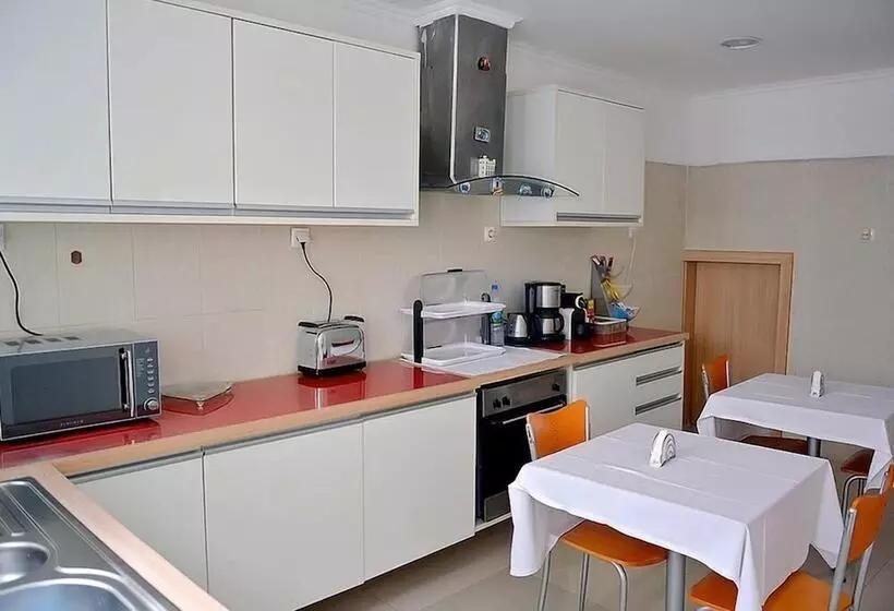 تختخواب و صبحانه Residencial Marvanuel