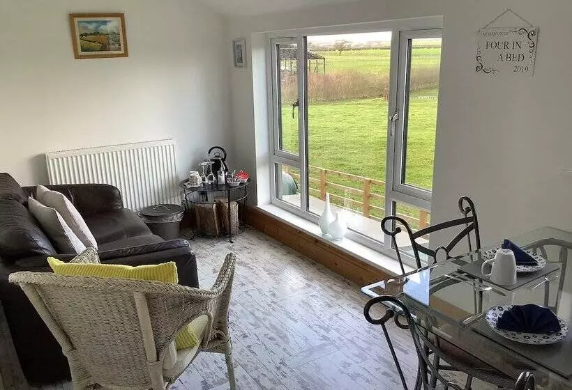 Aamiaismajoitus (B&B) Villa Farm Cottage