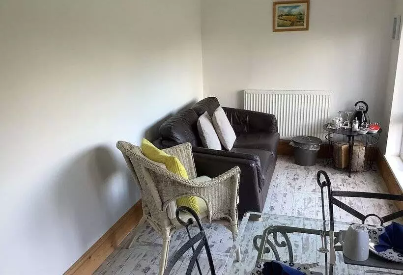 Aamiaismajoitus (B&B) Villa Farm Cottage