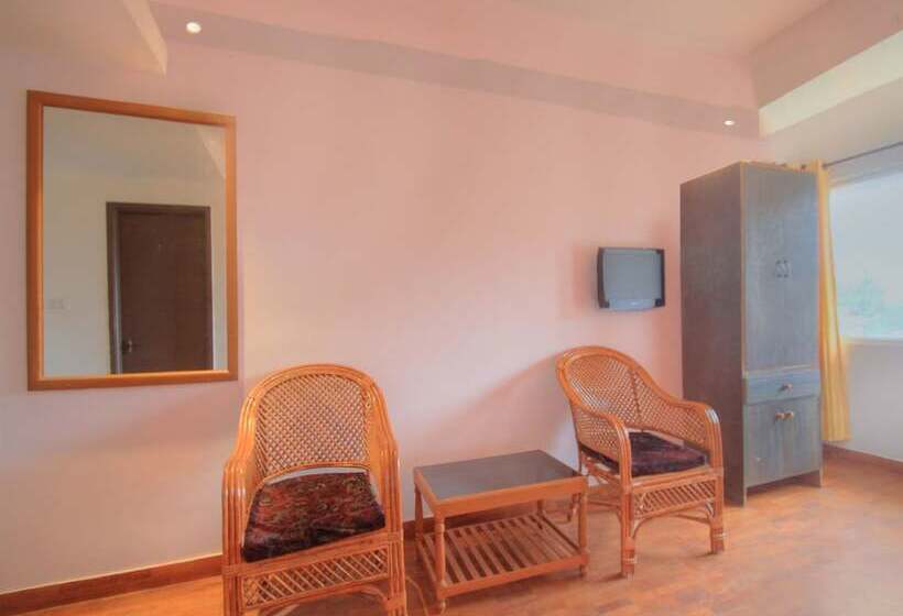 בית מלון כפרי Jia Stays By Oyo Rooms