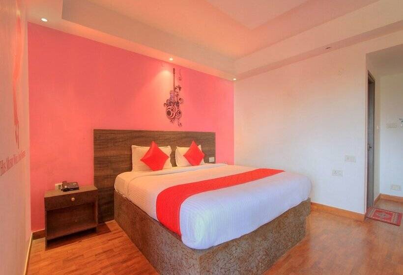 בית מלון כפרי Jia Stays By Oyo Rooms