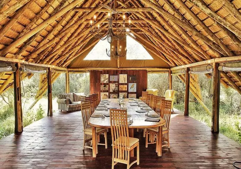 ホテル Kambaku Safari Lodge
