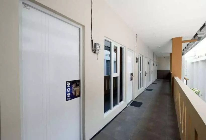 Hotelli Reddoorz Plus Near Paragon Mall Semarang