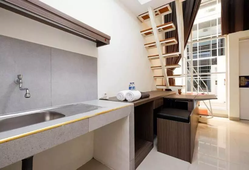 Hotelli Reddoorz Plus Near Paragon Mall Semarang