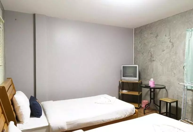 ホテル Roomquest Amphawa Vaylasamran