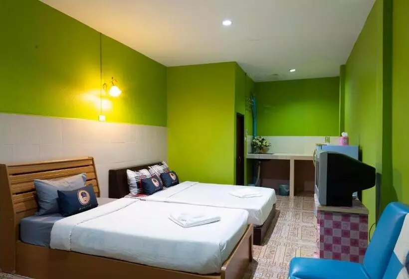 ホテル Roomquest Amphawa Vaylasamran