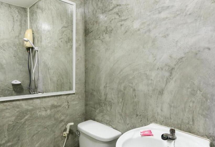 فندق Roomquest Amphawa Vaylasamran