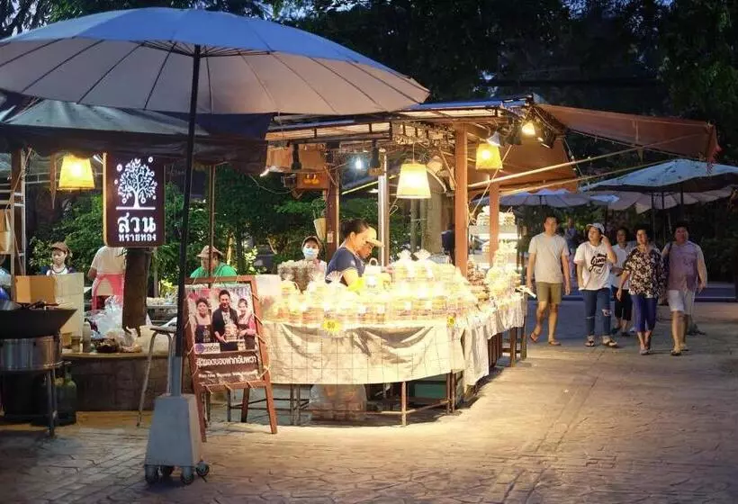 ホテル Roomquest Amphawa Vaylasamran