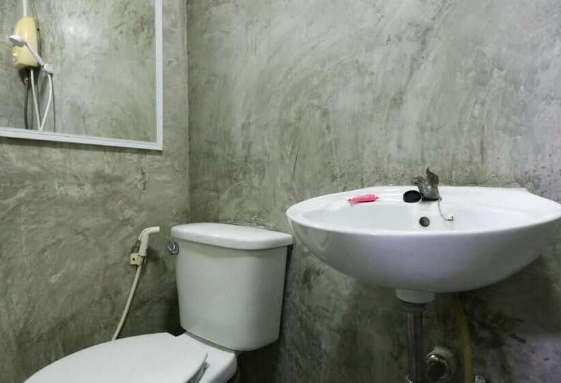 فندق Roomquest Amphawa Vaylasamran