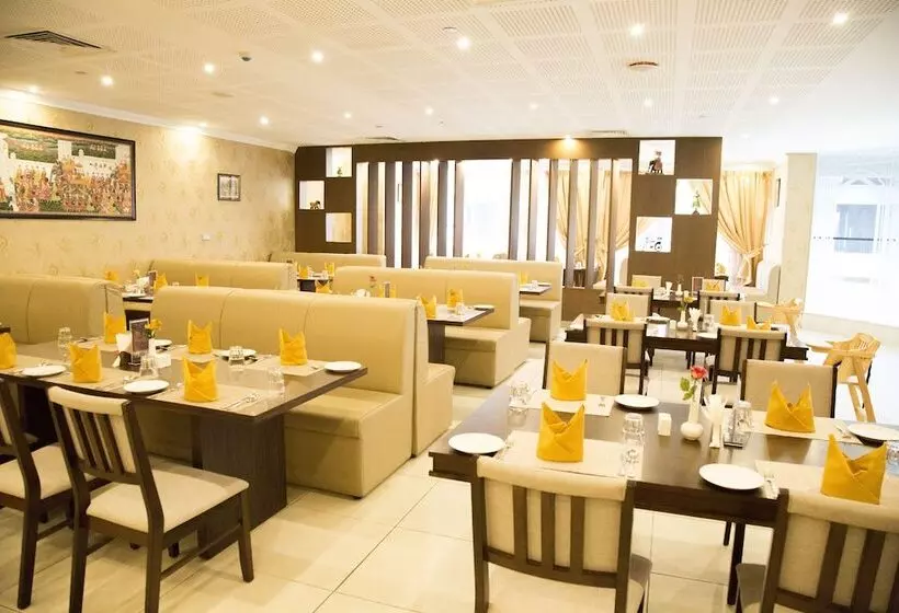 هتل The Castle Premium