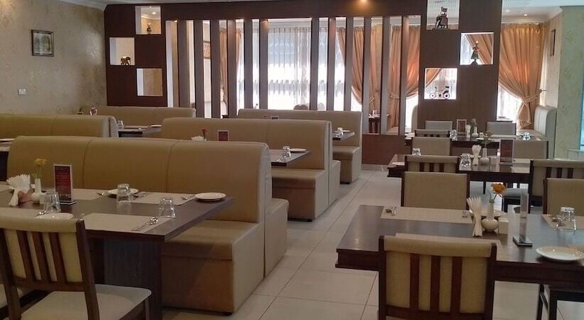 هتل The Castle Premium