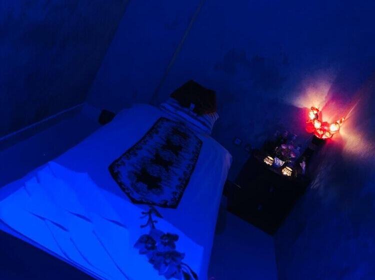 هتل The Castle Premium