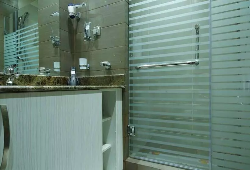 هتل The Castle Premium