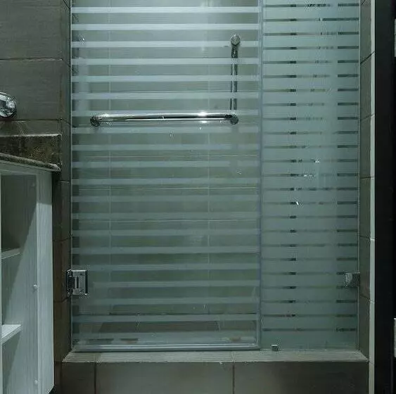 هتل The Castle Premium