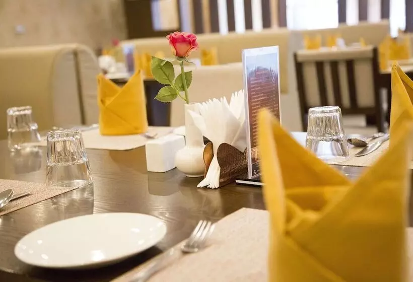 هتل The Castle Premium