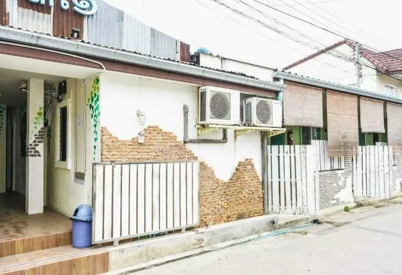 ホテル Roomquest Amphawa Vaylasamran