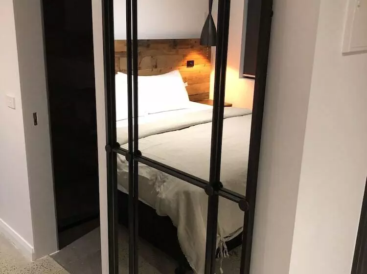 Timber Door Luxury Accommodation Geelong