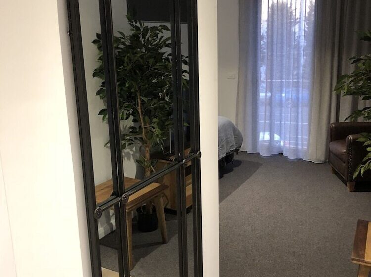 Timber Door Luxury Accommodation Geelong