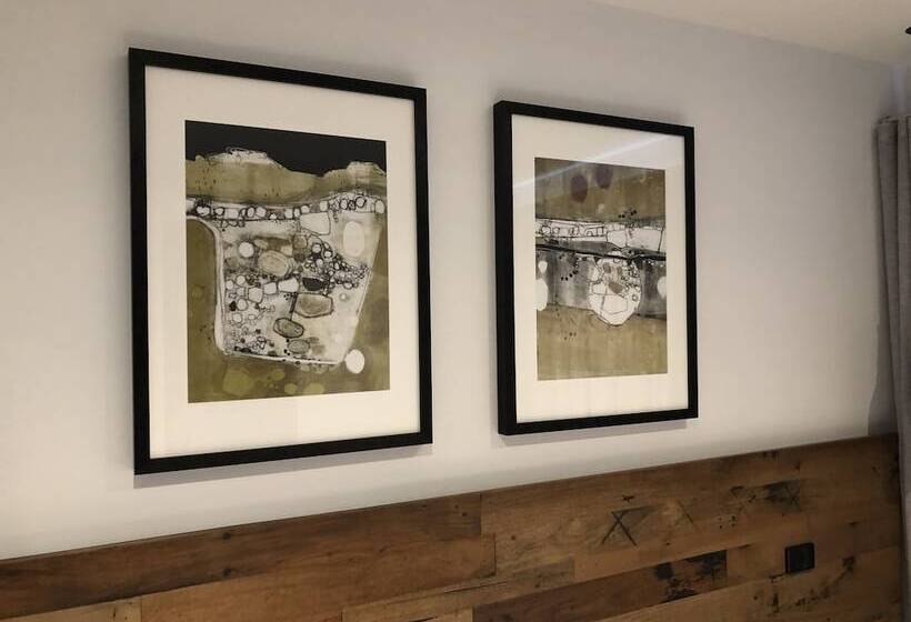 Timber Door Luxury Accommodation Geelong