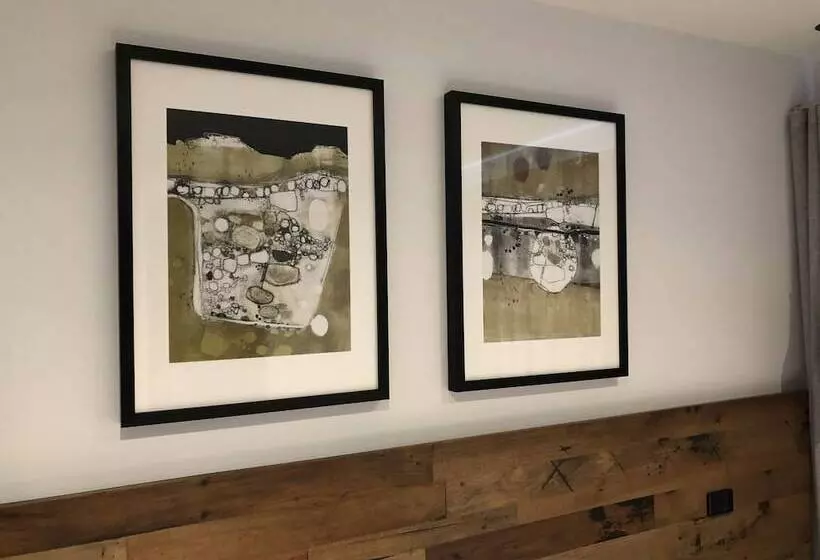 Timber Door Luxury Accommodation Geelong