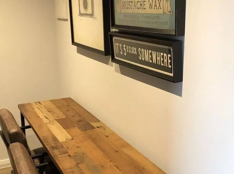 Timber Door Luxury Accommodation Geelong