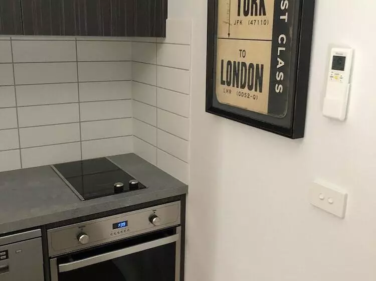 Timber Door Luxury Accommodation Geelong