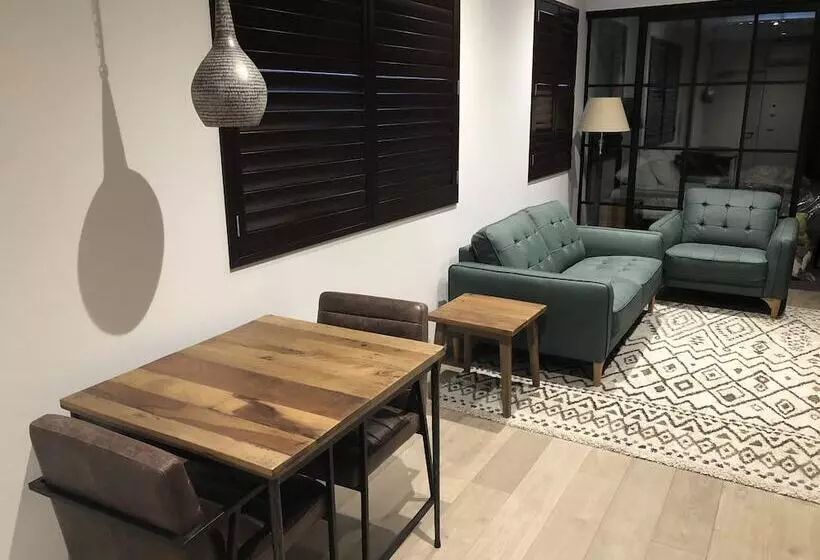 Timber Door Luxury Accommodation Geelong