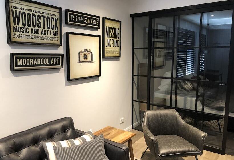 Timber Door Luxury Accommodation Geelong