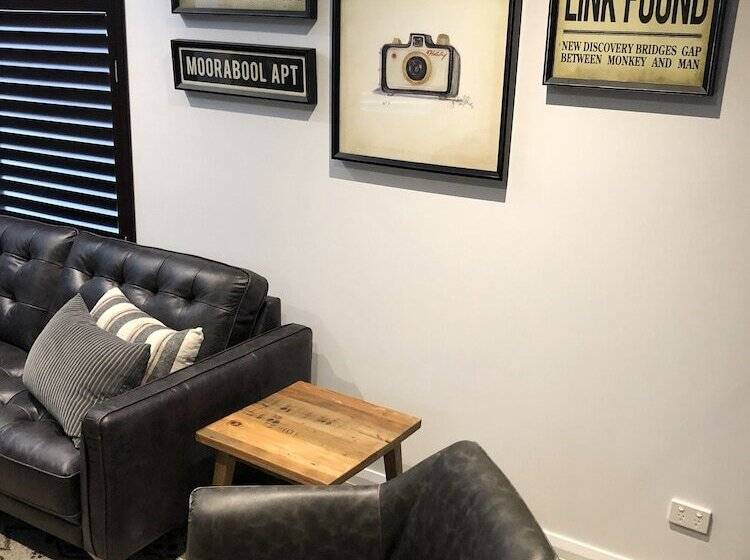 Timber Door Luxury Accommodation Geelong