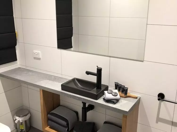 Timber Door Luxury Accommodation Geelong