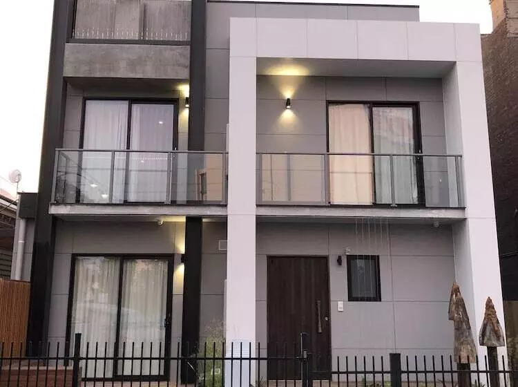 Timber Door Luxury Accommodation Geelong