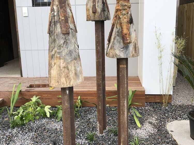 Timber Door Luxury Accommodation Geelong