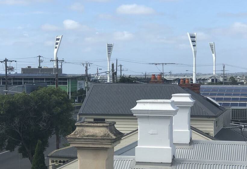 Timber Door Luxury Accommodation Geelong