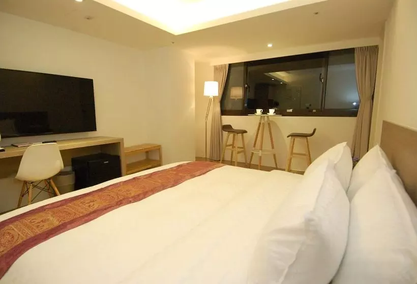Season 5 Inn