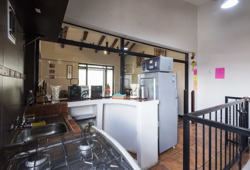 Hostel Pension Sanbleña B&b