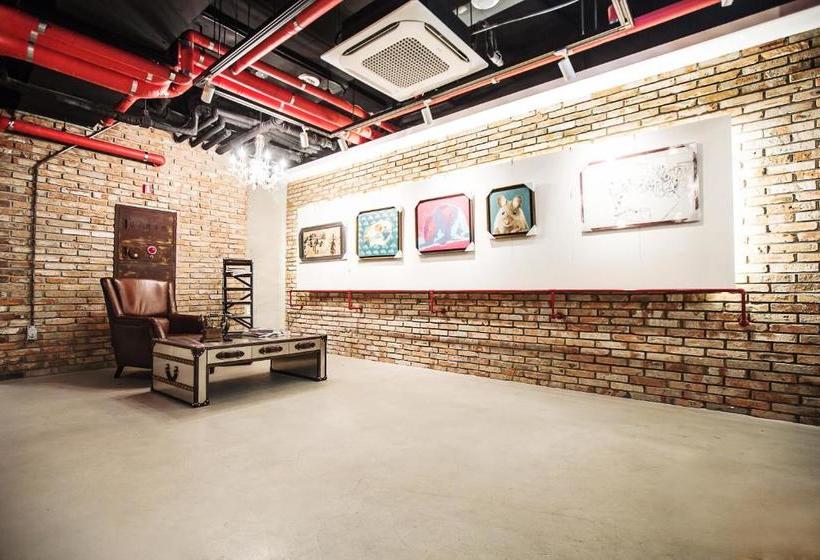 Hotel Jerry S Planet