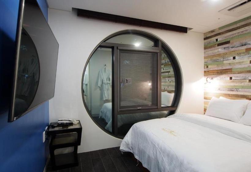 Hotel Jerry S Planet