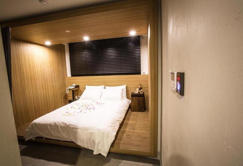 Hotel Jerry S Planet