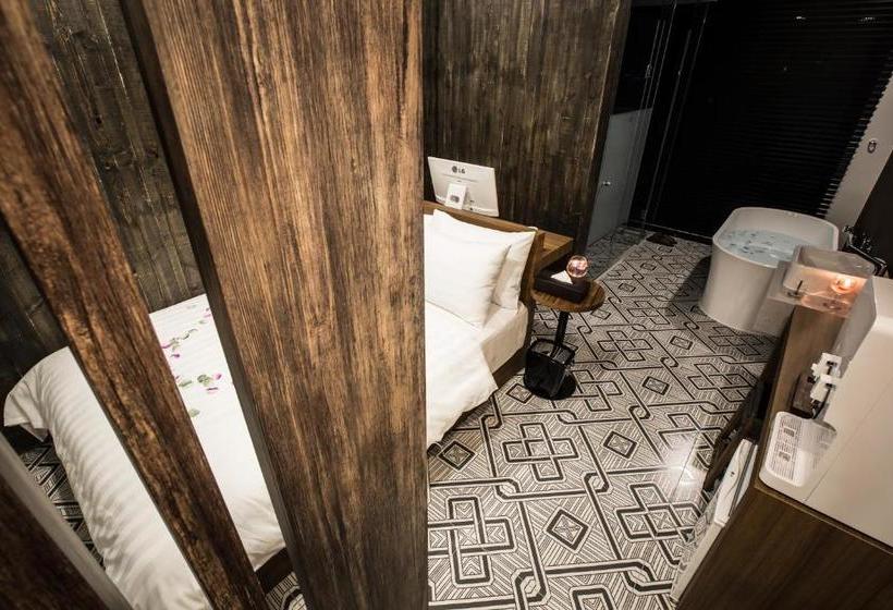 Hotel Jerry S Planet