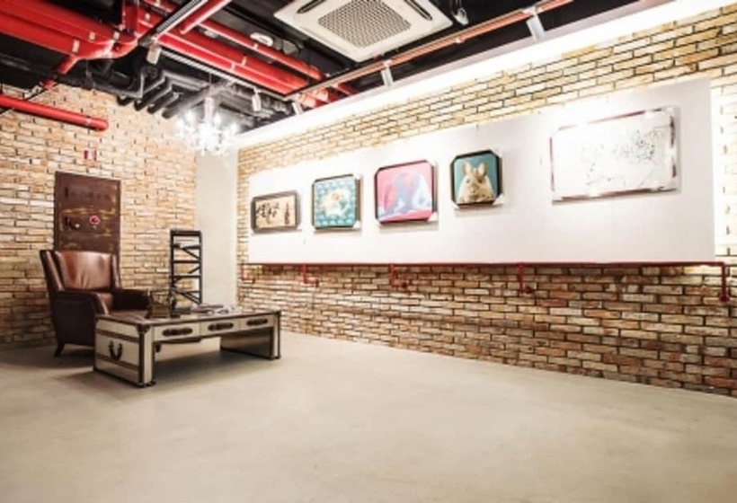 Hotel Jerry S Planet