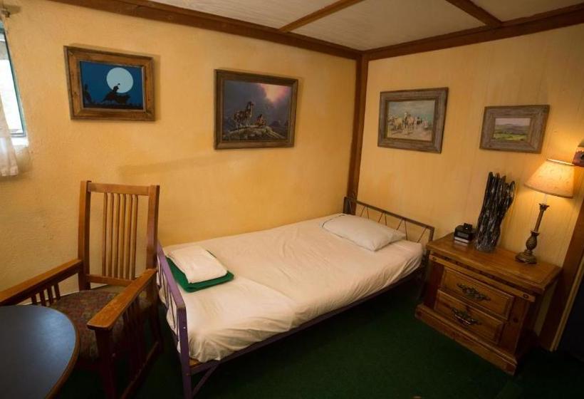 הוסטל Snowmansion Taos Adventure Lodge