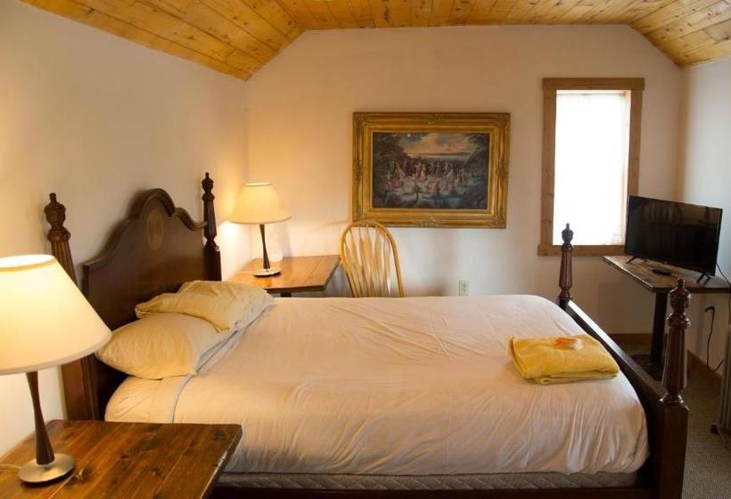 הוסטל Snowmansion Taos Adventure Lodge