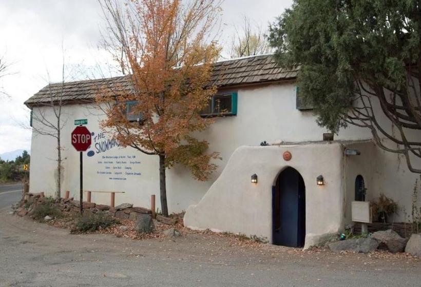 הוסטל Snowmansion Taos Adventure Lodge