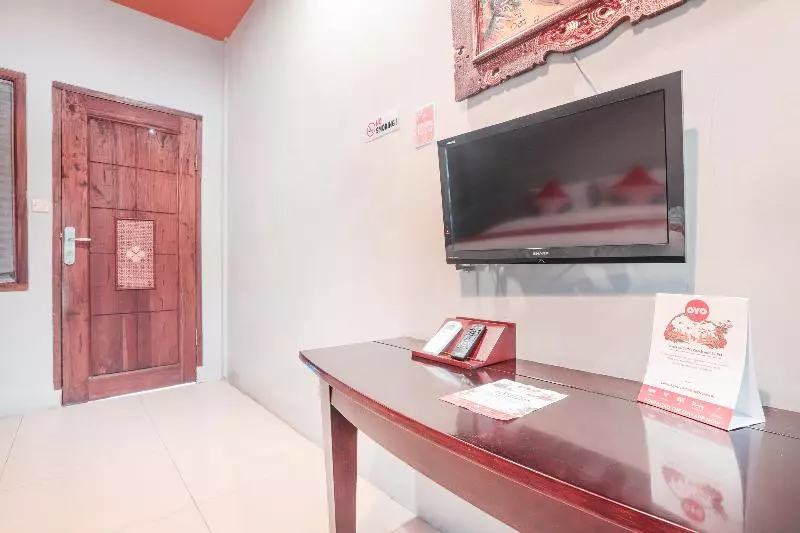 ホテル Oyo 243 The Village Bumi Kedamaian