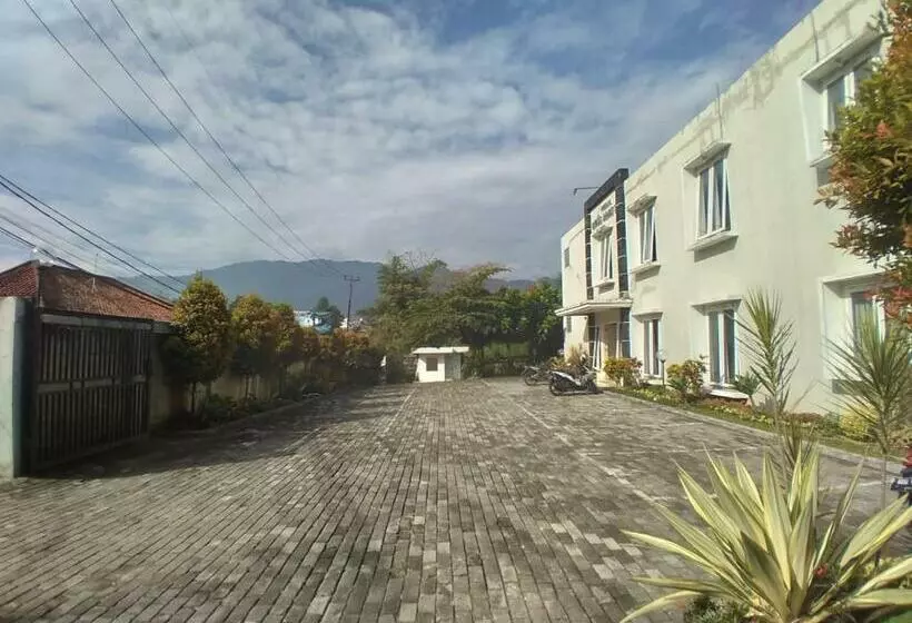 هتل Wisma Bintang Jadayat 3