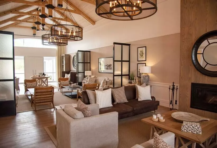 Hotelli Riverdene Family Lodge