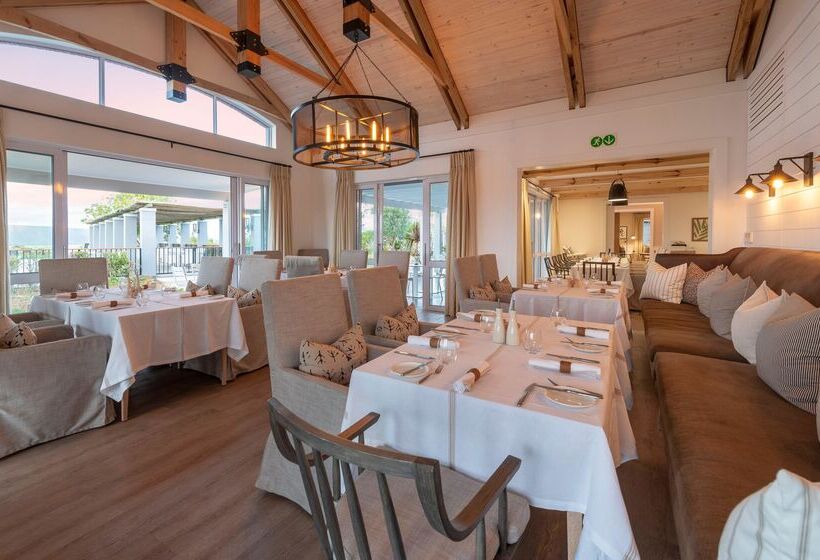 Отель Riverdene Family Lodge