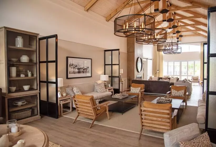 Hotelli Riverdene Family Lodge