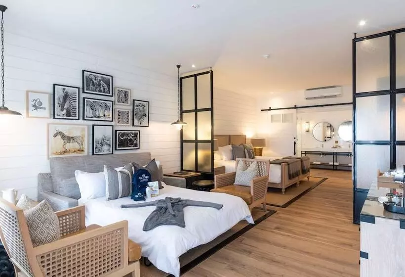هتل Riverdene Family Lodge
